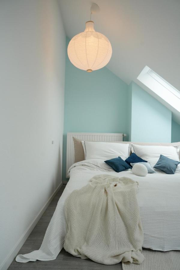 Designer An Der Leineinsel In Hannover, Direkt Am Wasser In Ruhiger Laage, Messeapartment * Hannover