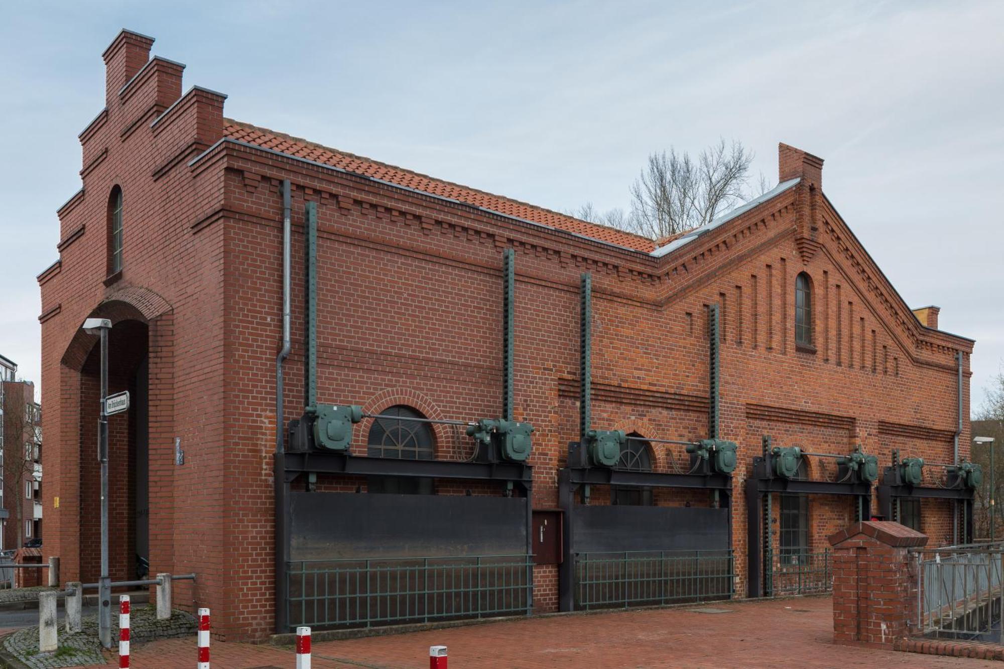 Designer An Der Leineinsel In Hannover, Direkt Am Wasser In Ruhiger Laage, Messeapartment * Hannover
