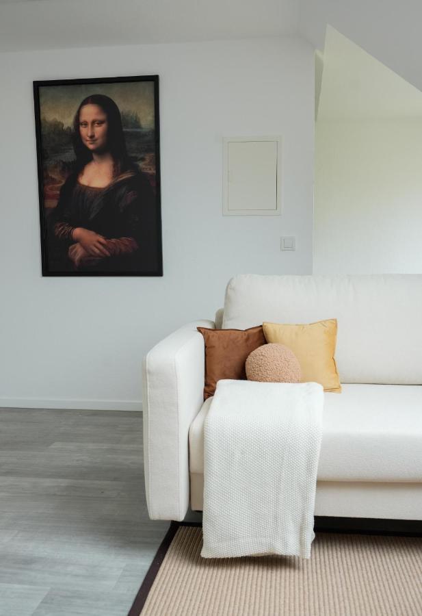Apartment Designer An Der Leineinsel In Hannover, Direkt Am Wasser In Ruhiger Laage, Messeapartment