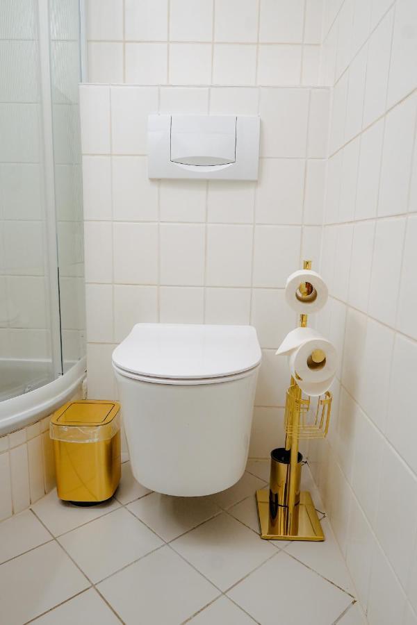 Designer An Der Leineinsel In Hannover, Direkt Am Wasser In Ruhiger Laage, Messeapartment Apartment Hannover