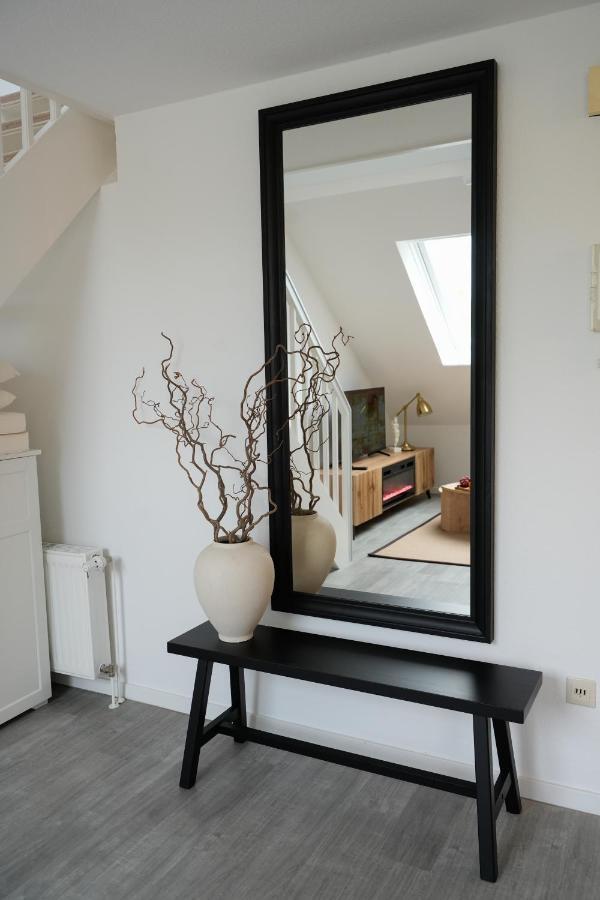 Designer An Der Leineinsel In Hannover, Direkt Am Wasser In Ruhiger Laage, Messeapartment Apartment