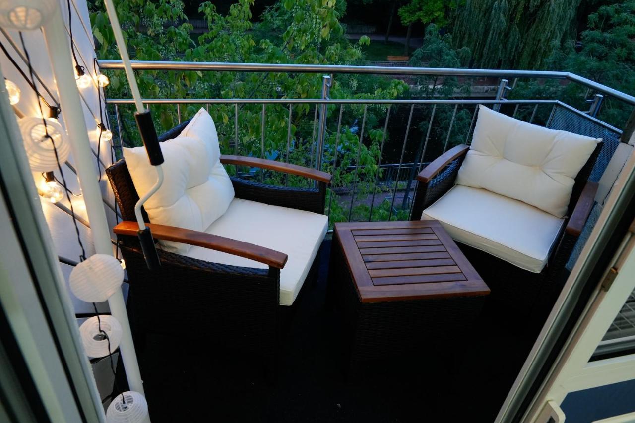 Apartment Designer An Der Leineinsel In Hannover, Direkt Am Wasser In Ruhiger Laage, Messeapartment *