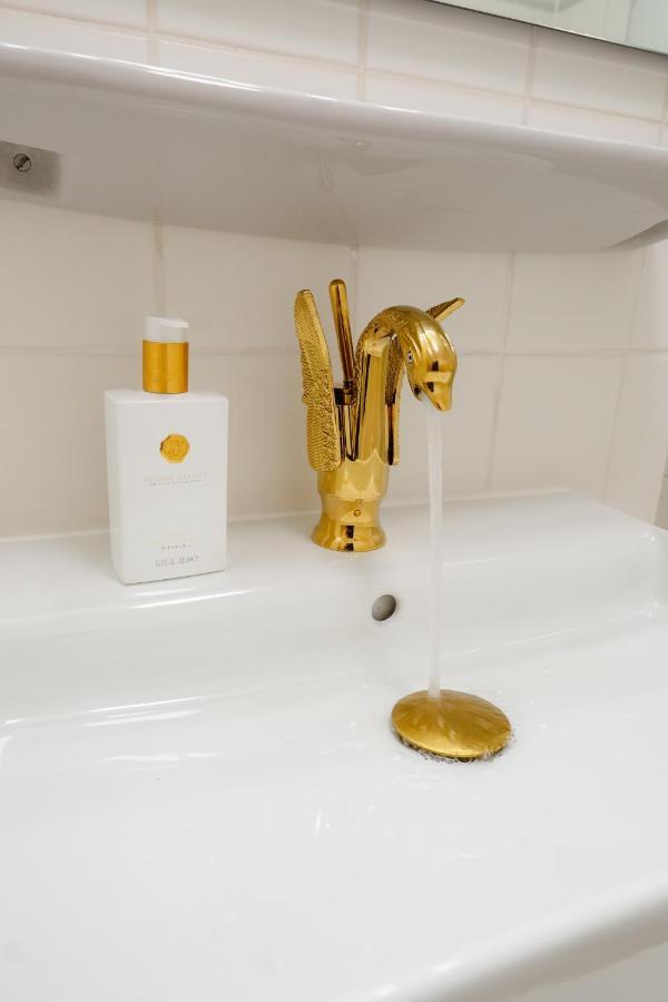 Designer An Der Leineinsel In Hannover, Direkt Am Wasser In Ruhiger Laage, Messeapartment *