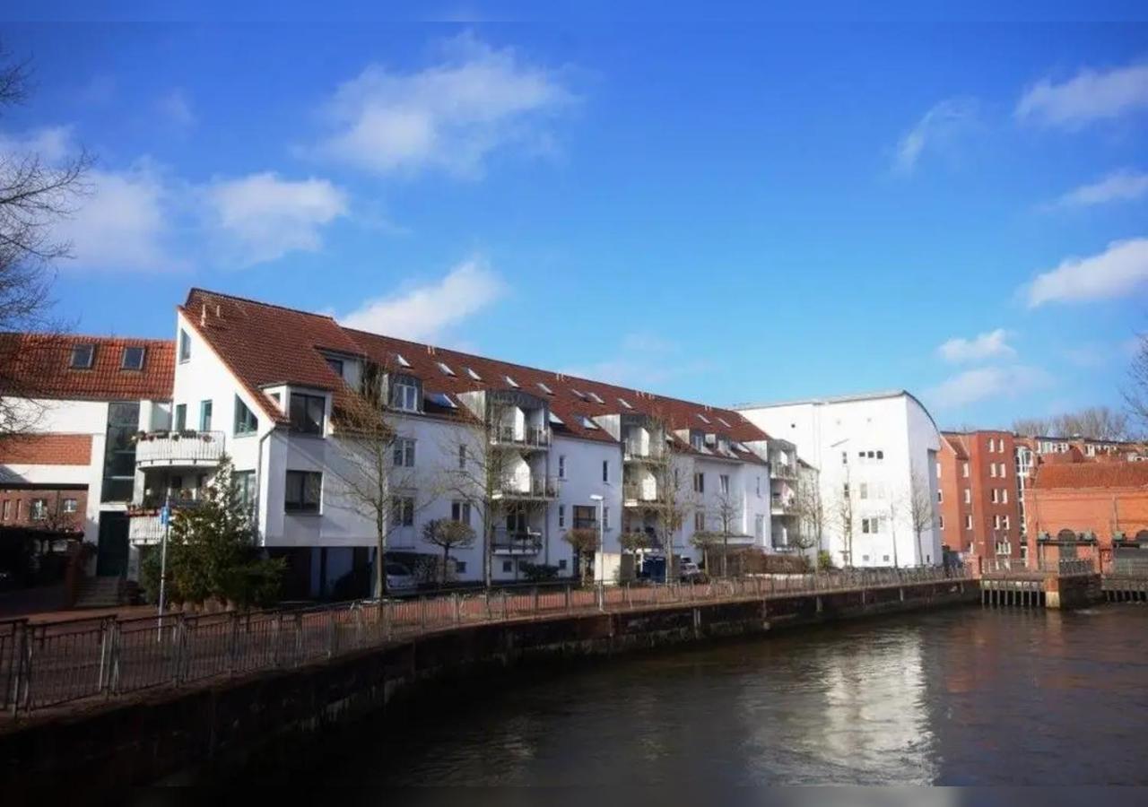 Designer An Der Leineinsel In Hannover, Direkt Am Wasser In Ruhiger Laage, Messeapartment * Hannover