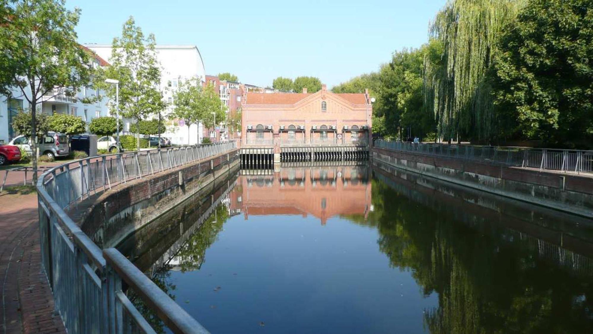 Apartment Designer An Der Leineinsel In Hannover, Direkt Am Wasser In Ruhiger Laage, Messeapartment