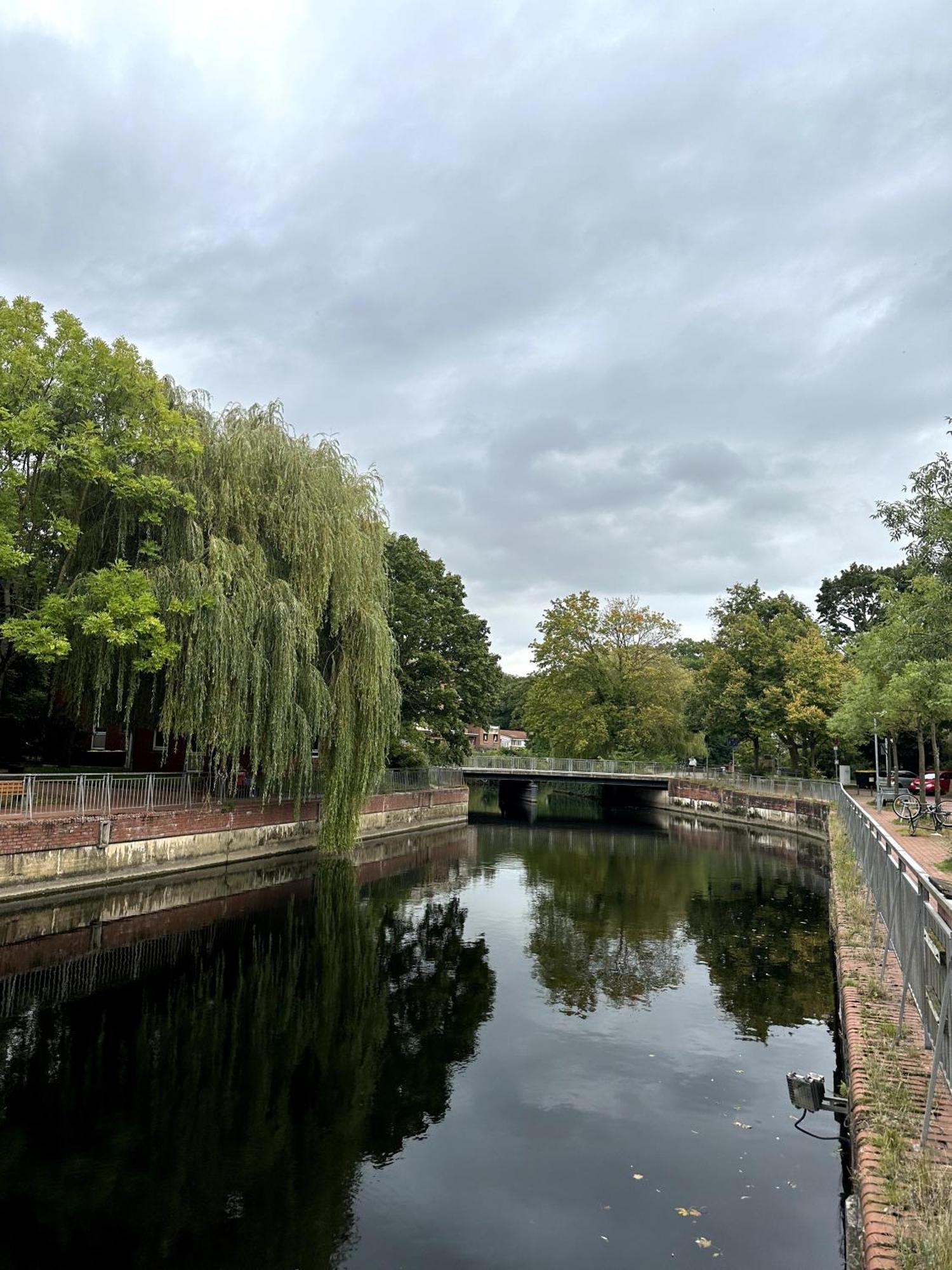 Designer An Der Leineinsel In Hannover, Direkt Am Wasser In Ruhiger Laage, Messeapartment Apartment *