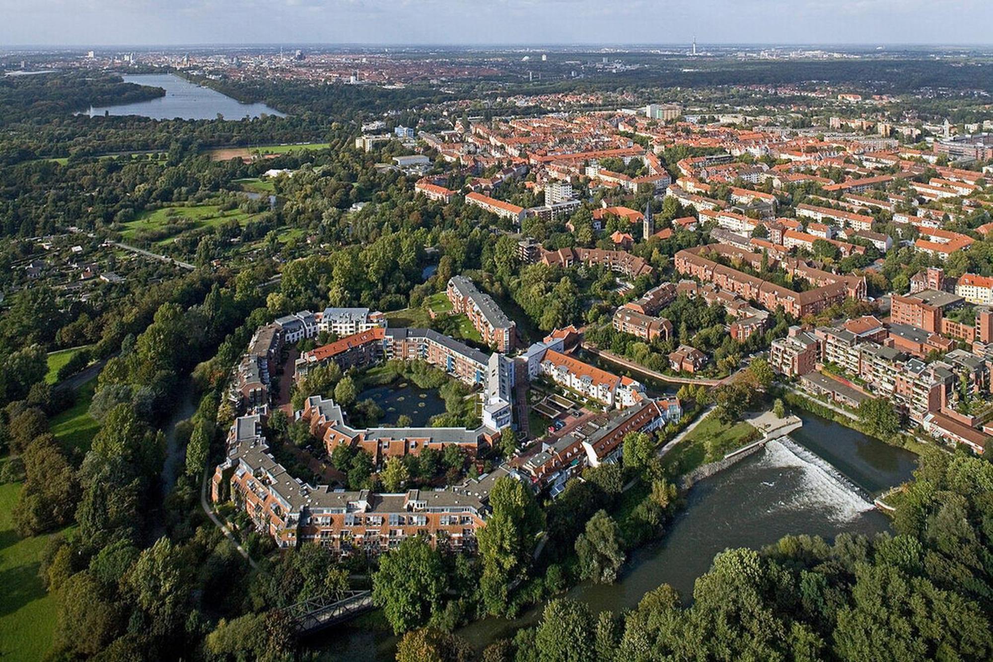 Designer An Der Leineinsel In Hannover, Direkt Am Wasser In Ruhiger Laage, Messeapartment * Hannover