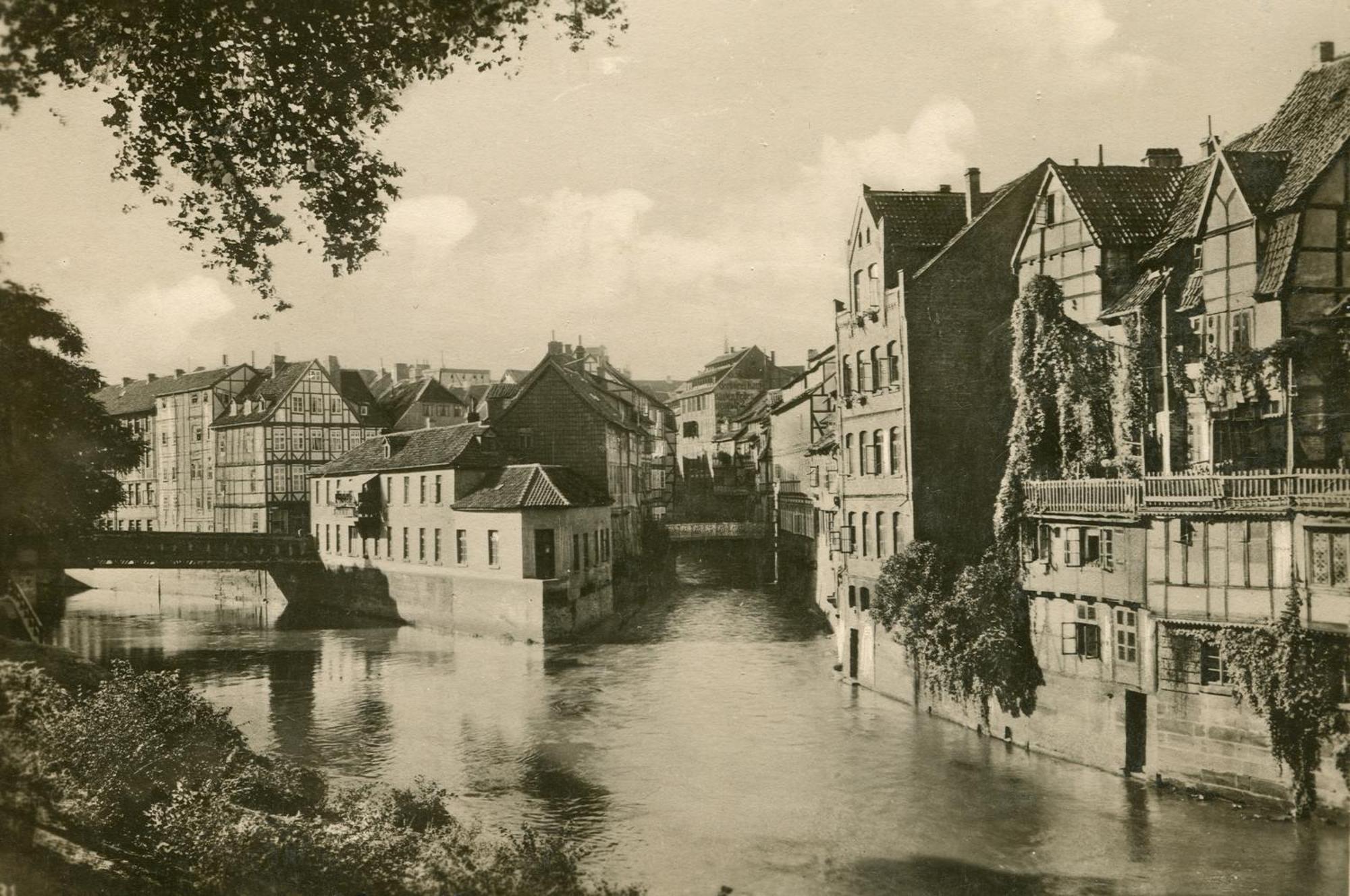 Apartment Designer An Der Leineinsel In Hannover, Direkt Am Wasser In Ruhiger Laage, Messeapartment